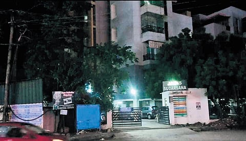 Due to a mechanical failure, the door opened before the elevator came to the fourth floor of the apartment in Madambakkam