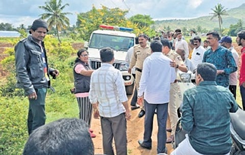 Police pacify the two groups at Thimmasandra village on Thursday