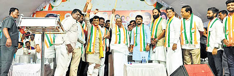 Chief Minister Siddaramaiah gestures to supporters while on the campaign trail for the Congress at Nanded in Maharashtra, ahead of assembly polls, on Friday