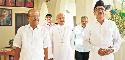 IUML leaders Panakkad Syed Sadiq Ali Shihab Thangal and P K Kunhalikutty
with Bishop Varghese Chakkalakal following the meeting at the Varapuzha archdiocese headquarters in Kochi on Monday.