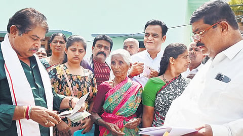 Opposition leader R Ashoka, MLAs K Gopalaiah and C N Ashwath Narayan
listen to residents whose BPL cards were cancelled, at Nanjappa Layout in Bengaluru on Wednesday