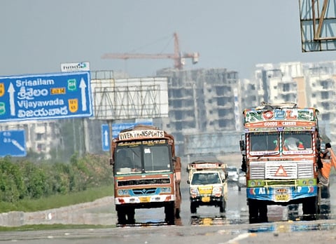 The proposed width of the radial road is 100 metres (around 300 ft) and a six-lane configuration.
