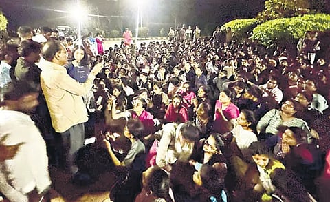 Students staged a dharna on Friday night after allegedly finding a frog and insects in
food served at girls hostel;