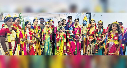 Kadapa troupe breathes life into Kolatam