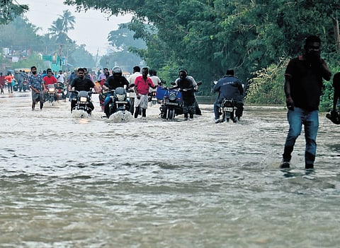 Chennai-Tiruchy highway flooded, motorists take a detour of 25 km