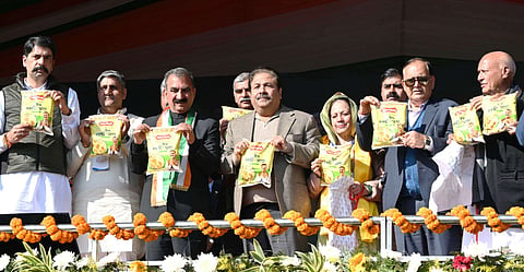 Aiming to promote natural farming, CM Sukhu introduced “Him Bhog Atta,” prepared from maize grown using natural farming practices.