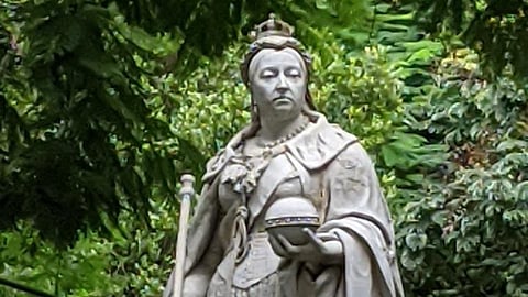 Crown of iconic Queen Victoria statue damaged at Cubbon Park