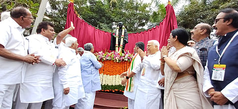 Chief Minister Siddaramaiah unveiled a newly installed statue of Mahatma Gandhi at Veera Soudha in Tilakwadi, Belagavi.
