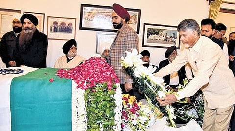 Chief Minister N Chandrababu Naidu pays homage to former Prime Minister Manmohan Singh in New Delhi