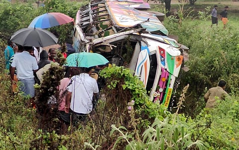 A private bus carrying devotees from Dharmapuri to Melmaruvathur suddenly lost control and overturned in a roadside pit near Uthangarai in Krishnagiri district on Friday morning. In this, 47 devotees were injured and further investigations are on.
