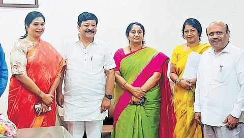 Handloom Minister Savita meets Tourism Minister K Durgesh