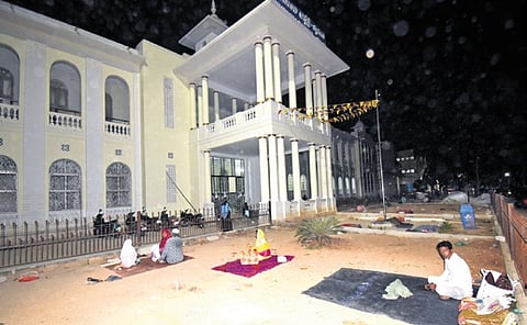 People sleep outside Cheluvamba Hospital in Mysuru