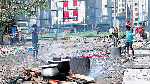 Overflowing garbage on the premises of TNUHDB tenements in Pulianthope