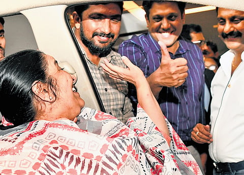 Hospital staff and District Collector N S K Umesh seen with MLA Uma Thomas as she leaves the hospital after 46 days of treatment