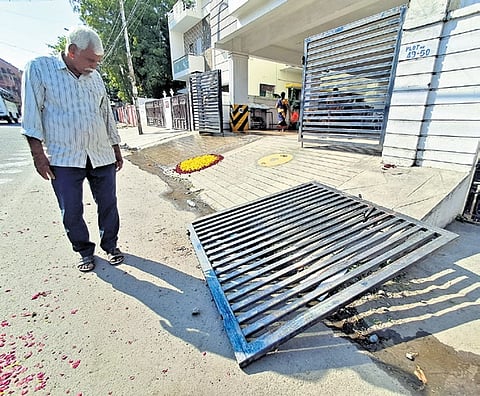 The gate broke from its fixtures and fell on the girl at Nanganallur