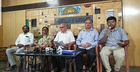 Rajesh Bhat, V.N.Rajashekar, N.Ravi, Shobha S and G.Hanumesh, all members of Bangalore Metro Commuters Association, addressing newspersons at Press Club in Bengaluru on Wednesday.
