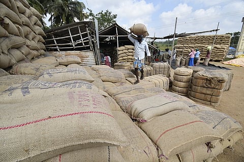 They speed up work during dry spells, but due to inadequate infrastructure in the Thadapalli-Arakkankottai ayacut, most DPCs are set up in open areas and along roadsides.