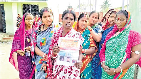 The agitating guardians of students in front of the school at Ghanghalia.