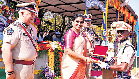 Home Minister Anitha presenting the CM’s pistol to a newly-graduated
sub-inspector at the Police Training College in Anantapur district