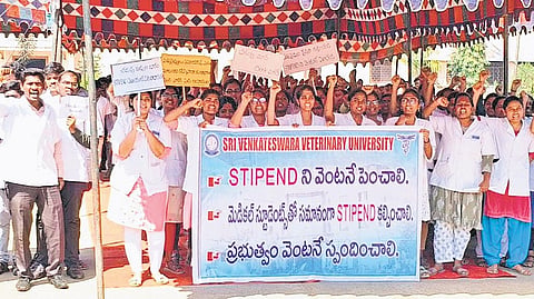 SVVU students staging a protest in Tirupati