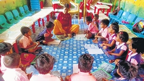 Urbashi Das teaching kids at an anganwadi centre in Kalaspur.