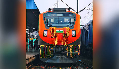 The Amrit Bharat rake has a high-speed push-pull configuration, equipped with engines at both ends, capable of reaching speeds of up to 130 kmph.