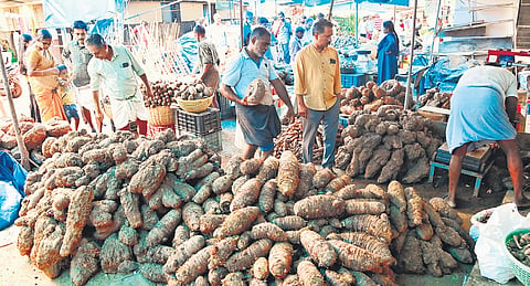 Customers shopping for agricultural produce at the ongoing Omallur Farm Fair in Pathanamthitta on Sunday
