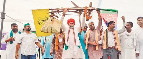 Farmer leaders during the Kisan Mahapanchayat at Bargarh