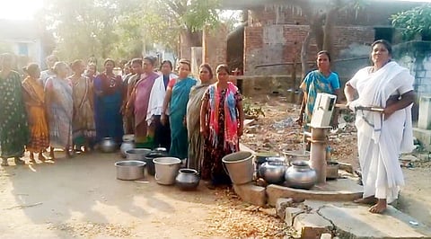 The residents of Tumarada village under Balijipeta mandal waiting in Q line for drinking water