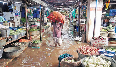 Heavy rain lashed Thoothukudi city on Saturday, leading to severe waterlogging in Kamarajar vegetable market