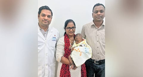 The baby with parents and the
treating surgeon