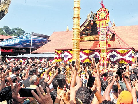 Thantri Kandararu Rajivaru performing kodiyettu ceremony marking the beginning of the annual festival of Sabarimala temple on Wednesday