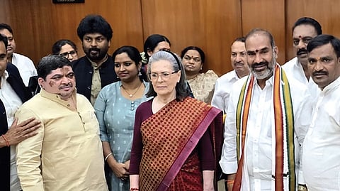 The delegation explained the passage of the BC Reservation Bill in recent Assembly sessions and also informed them about the BC Dharna organised in Delhi on Wednesday.