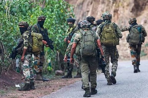 Pakistani Army violates ceasefire on LoC in J&K’s Baramulla, Kupwara, Akhnoor sectors.