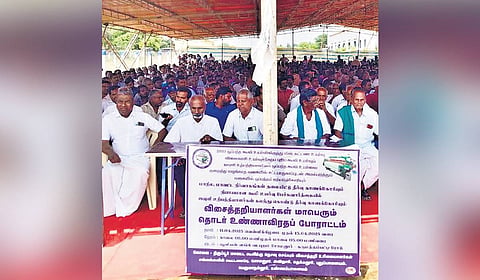 The weavers have vowed not to call off the strike until the old wage agreement is implemented