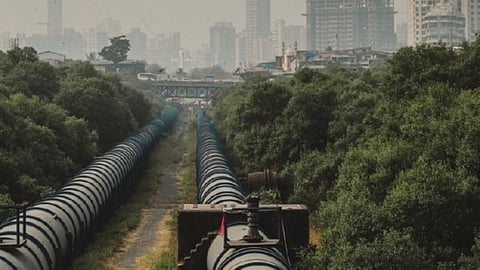 Image of natural gas pipelines used for representational purposes.