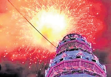 The main fireworks display of the Thrissur Pooram at the Thekkinkadu Maithanam.