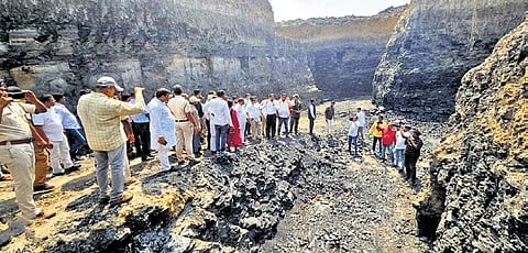 The two ministers, accompanied by others inspect the illegal mines.