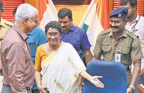 Outgoing chief secretary Sarada Muraleedharan welcomes successor A Jayathilak to the chair at the Secretariat on Wednesday