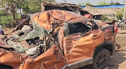 Six persons were killed in a ghastly road accident near Potireddypalem in Kovur mandal of Nellore district, when a speeding car lost control and rammed into a roadside house on Wednesday.