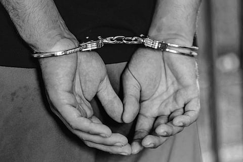 Handcuff
