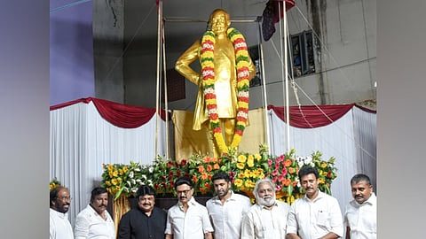 Chief Minister MK Stalin unveiling statue of actor Sivaji Ganesan at Puthur, Tiruchy on Thursday. The actor’s sons Ramkumar and Prabhu, grandson and actor Vikram Prabhu were present during the ceremony.