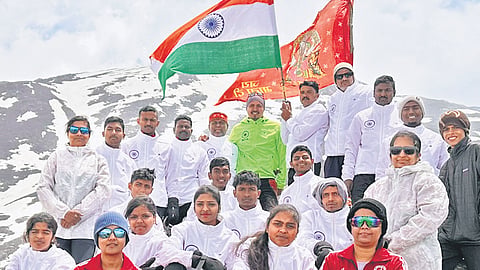 The team comprising pourakarmikas’ children, mahouts and civilians at Mt Kuari Pass