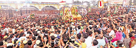Lord Kallalagar is entering the Vaigai river as a part of the Chithirai festival in Madurai on Monday