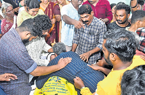 Subash breaks down as the body of his daughter Kalyani is brought home to Mattakuzhy near Puthencruz on Tuesday