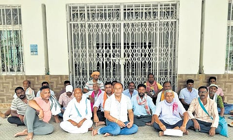 Farmers stage protest under aegis of Jay Kisan Andolan in Bargarh district