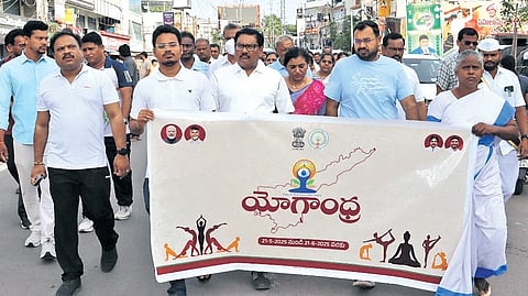 Guntur district in-charge Collector Bhargava Teja and Guntur Municipal Corporation (GMC) Commissioner Puli Srinivasulu participated in the rally, which aims to engage people at all levels.