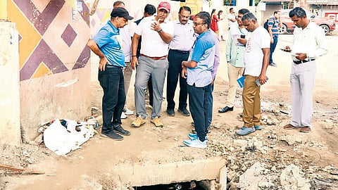 BBMP Chief Commissioner Maheshwar Rao on an inspection round in Mahadevapura.