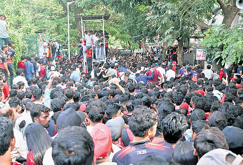 RCB fans throng the gates of the Chinnaswamy Stadium on Wednesday