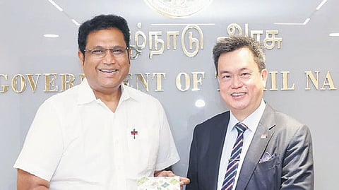 Minister TRB Rajaa and Singapore Consul-General Edgar Pang.
